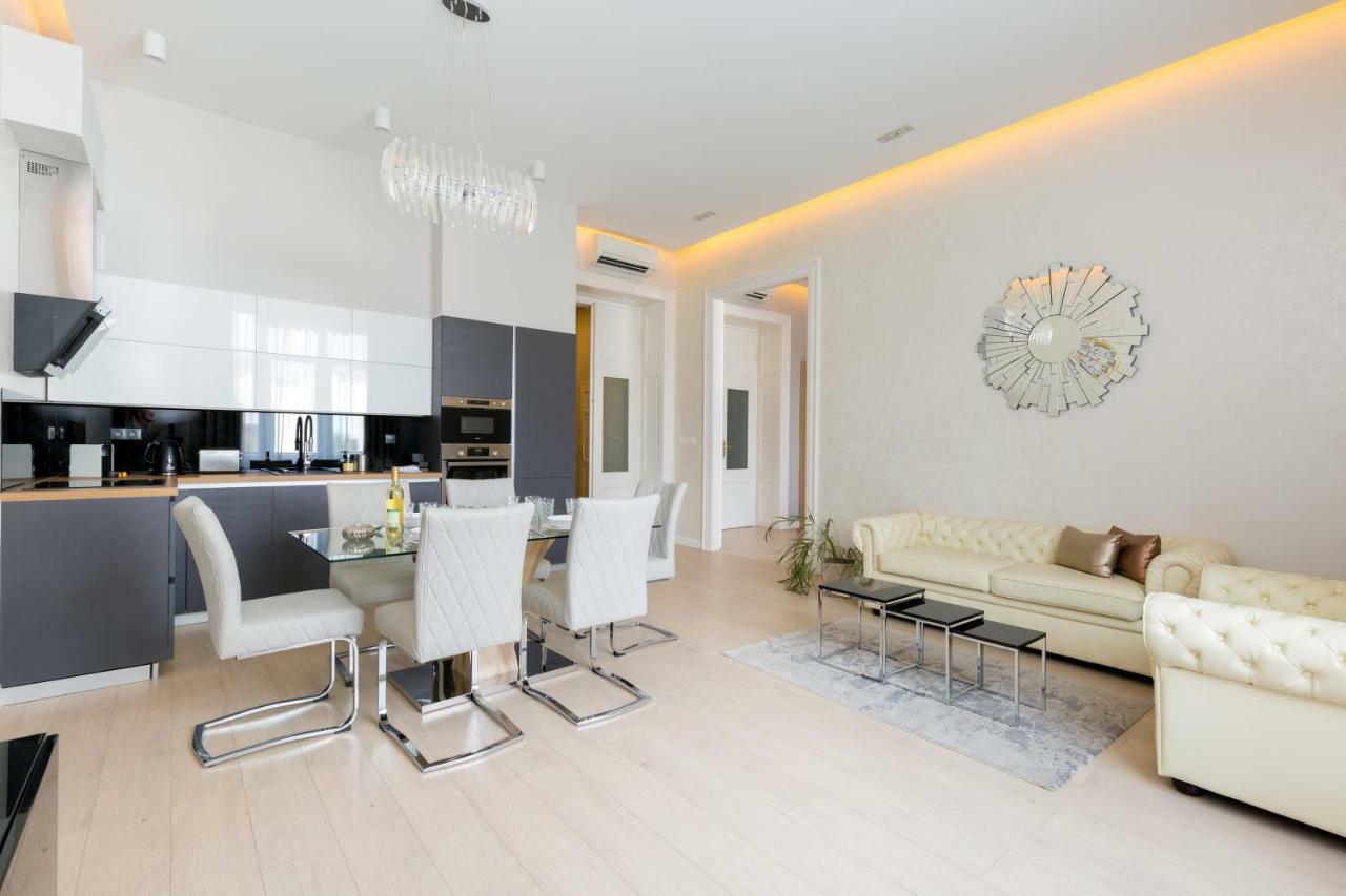 Grand Designer Dream In The Center W 3br/3bath Budapeste