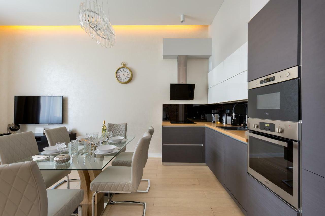 Grand Designer Dream In The Center W 3br/3bath * Budapeste