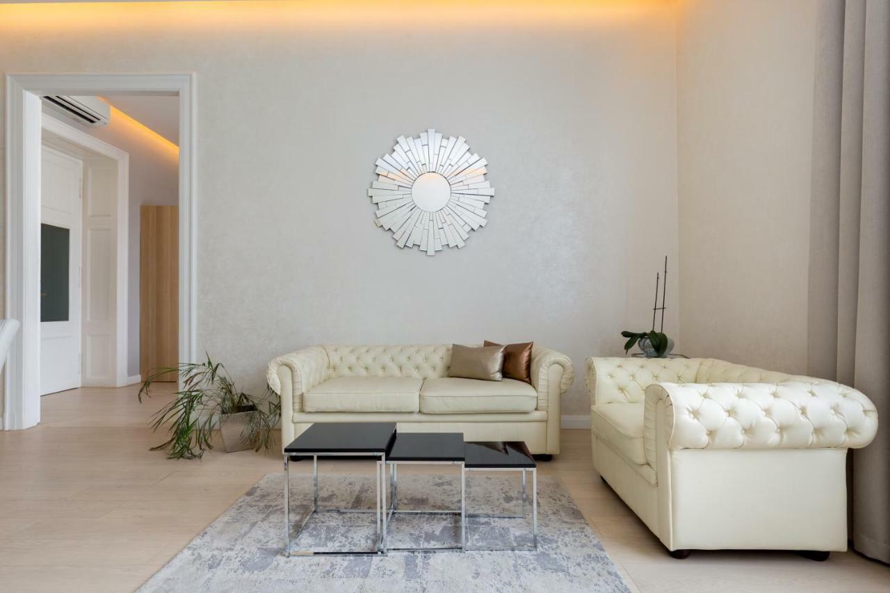 Grand Designer Dream In The Center W 3br/3bath * Budapeste