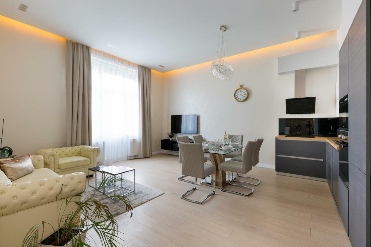Grand Designer Dream In The Center W 3br/3bath Budapeste